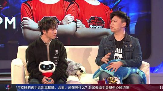 我在斗鱼看王者荣耀官方赛事直播王者荣耀
