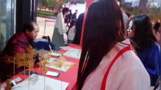 肖淑洁生命中的光和盐发布了一个斗鱼视频2018-11-09