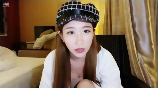 燕落庭前问君愁发布了一个斗鱼视频2018-11-09