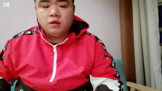 我在斗鱼看做个疯子直播户外