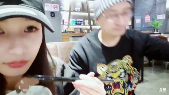 头号直播间调试中，小播一下 2018-11-09 18点场