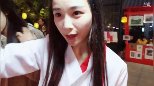 肖淑洁生命中的光和盐发布了一个斗鱼视频2018-11-09