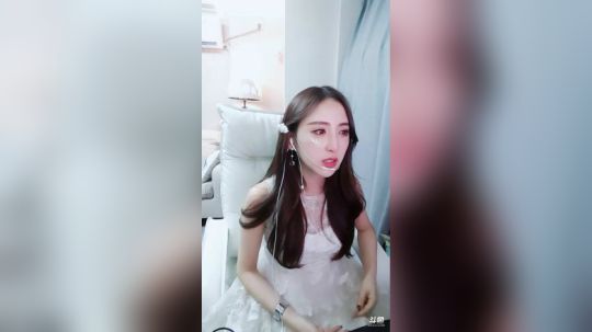 我在斗鱼看丁叮c直播颜值