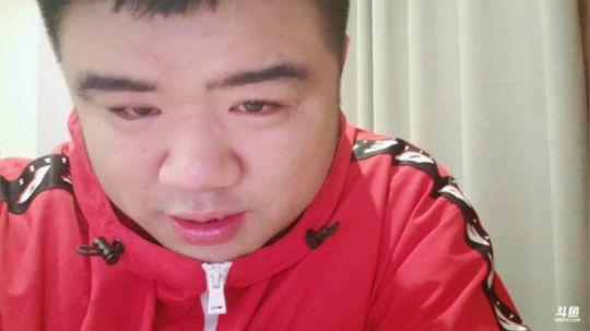 我在斗鱼看做个疯子直播户外