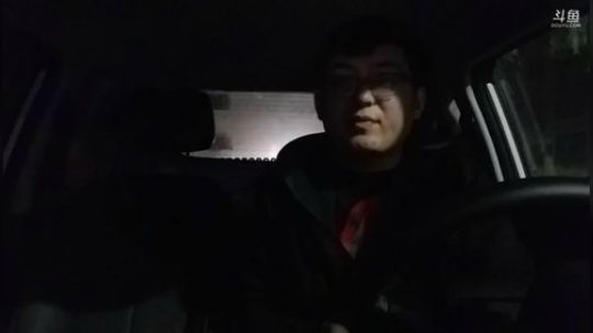 我在斗鱼看火力堂主直播户外