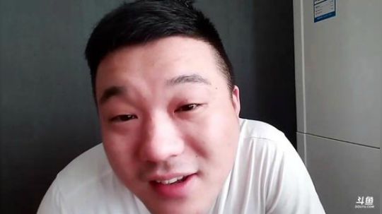 我在斗鱼看户外王总直播户外