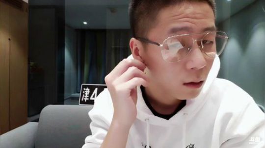 大家节日快乐 聊五毛钱八卦 2018-11-12 00点场