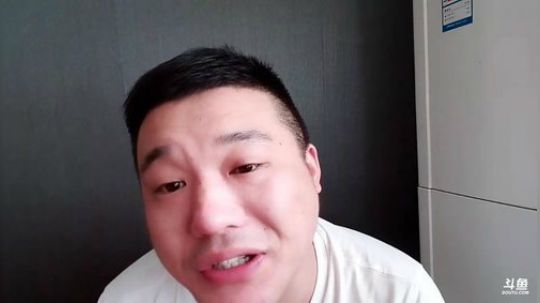 我在斗鱼看户外王总直播户外