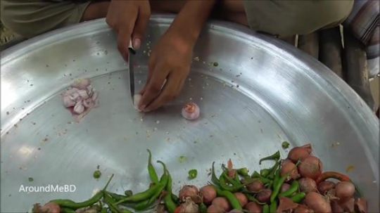 - 印度快乐村 - 最新野外烹饪 家禽鹅煮咖喱为村民！