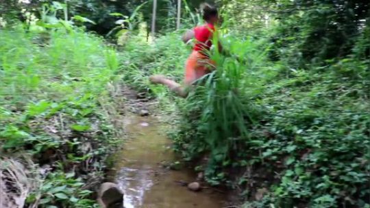 【荒野虫姐】~打野失败的虫姐吃果果~