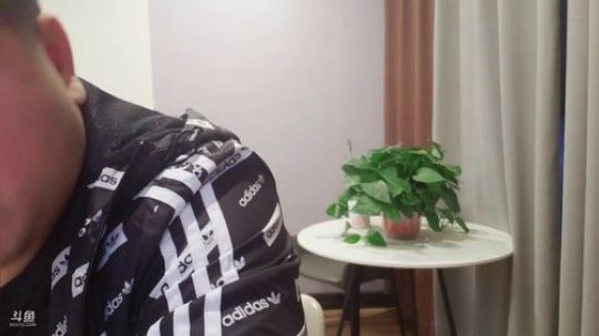 我在斗鱼看做个疯子直播户外