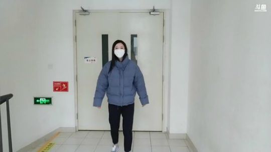 我在斗鱼看吴丹尼的小温暖直播户外