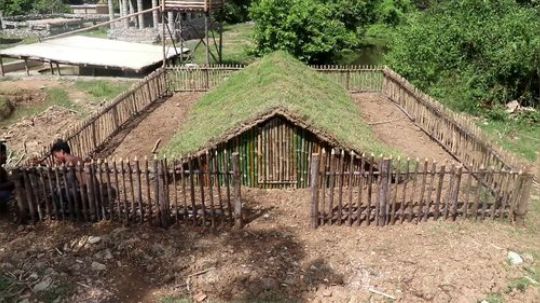 躺尸兄弟：为地下住宅建造围墙