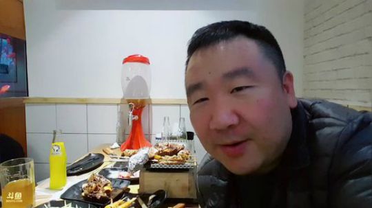 18:00烤羊腿。 2018-11-14 20点场