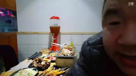 18:00烤羊腿。 2018-11-14 18点场