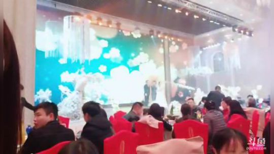 我在斗鱼看百变姑姑肖淑洁直播户外