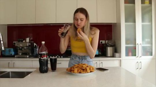 - 新西兰 - 内拉·齐瑟