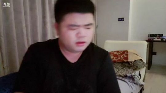 拖拖拉拉斯基发布了一个斗鱼视频2018-11-17