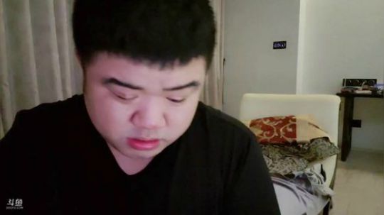 拖拖拉拉斯基发布了一个斗鱼视频2018-11-17