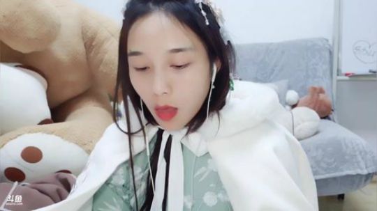 我在斗鱼看百变姑姑肖淑洁直播户外