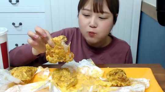 - 脸蛋圆圆地孝宁 - 最新吃播