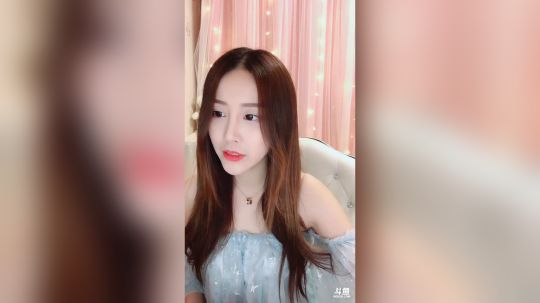 我在斗鱼看菁菁Krystal直播颜值
