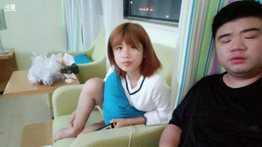 我在斗鱼看做个疯子直播户外