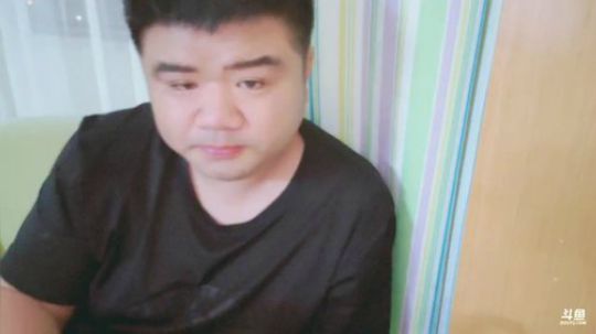 我在斗鱼看做个疯子直播户外