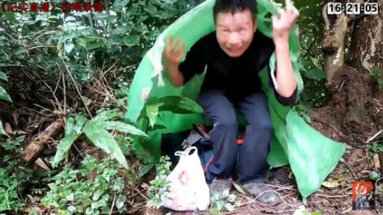 我在斗鱼看叶子户外直播户外