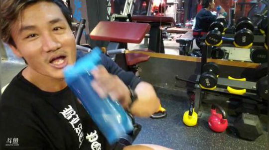 伤心hh发布了一个斗鱼视频2018-11-19
