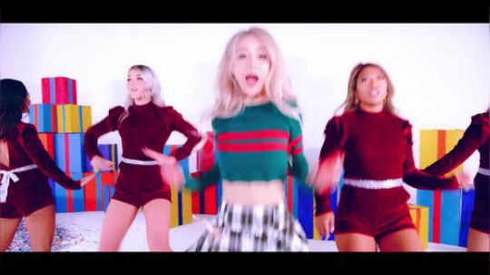 Wengie_'Ugly_Christmas_Sweater