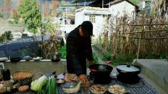 大家喜欢的上山做饭(*￣︶￣) 2018-11-22 14点场