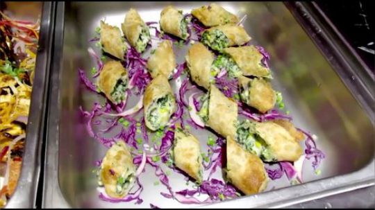 印度四星酒店高档自助餐，进门要过安检，899卢比一位