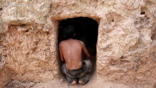 躺尸兄弟 最近房价又涨了六环房产建设中