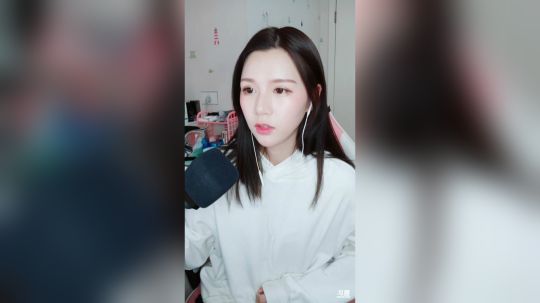我在斗鱼看薇薇酱哦直播颜值