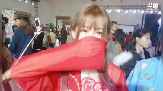 喵老师的圣诞树发布了一个斗鱼视频2018-11-24