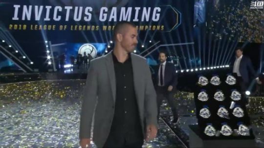 我在斗鱼看英雄联盟官方赛事直播英雄联盟