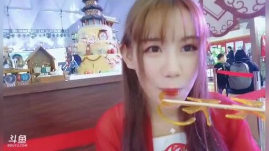 喵老师的圣诞树发布了一个斗鱼视频2018-11-25