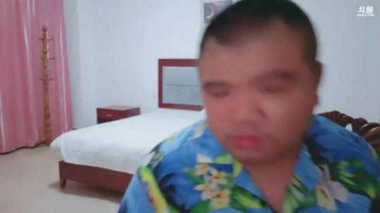 我在斗鱼看做个疯子直播户外
