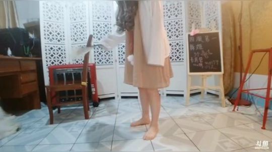 女人养狗后精神逐渐崩溃