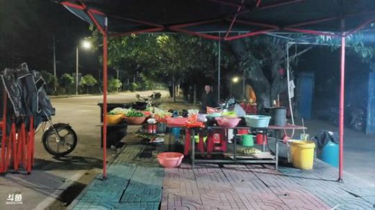我在斗鱼看做个疯子直播户外