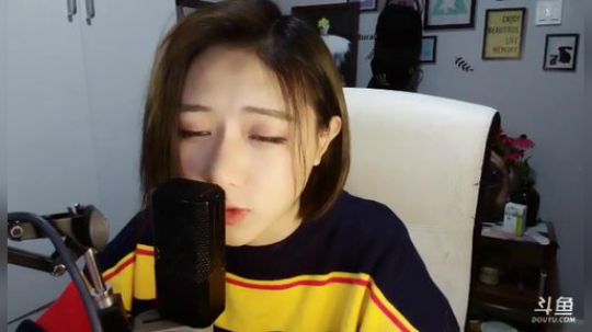 烙铁扎心了发布了一个斗鱼视频2018-11-29