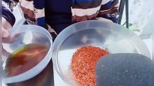 我在斗鱼看小瘾VS水箭龟直播户外