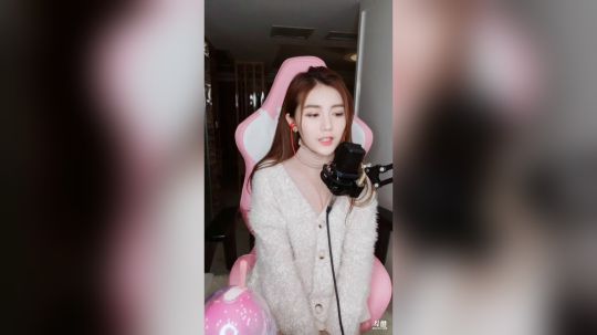 登月团丶离去发布了一个斗鱼视频2018-12-01