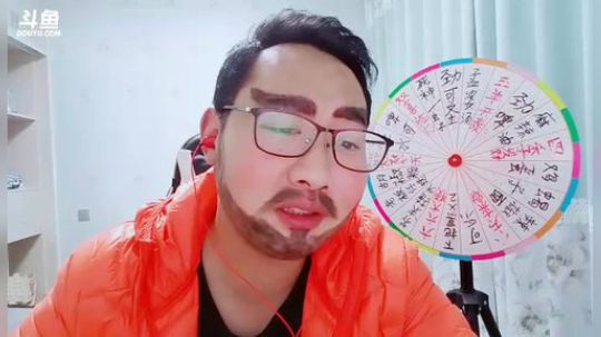 我在斗鱼看小瘾VS水箭龟直播户外