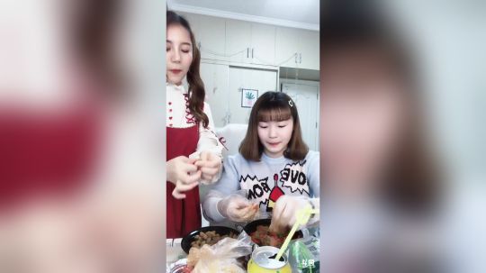 姐妹一起拉仇恨了
