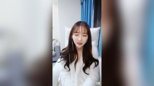 我在斗鱼看丁叮阿直播颜值