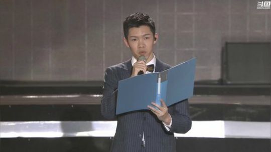 我在斗鱼看英雄联盟官方赛事直播英雄联盟
