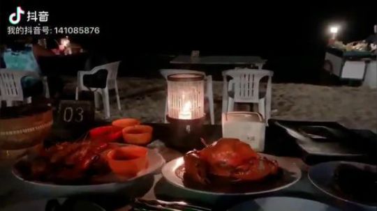 大长腿小姐姐！小孩社交媒体自爆与新女友海岛游！