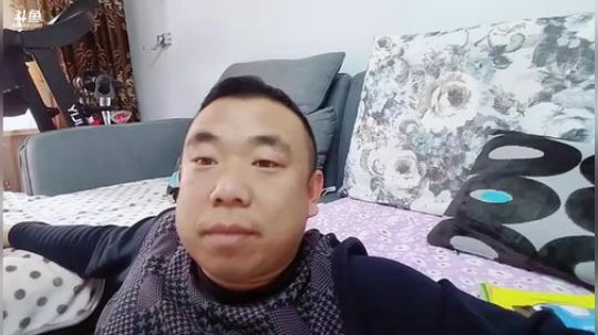 我在斗鱼看主播小黑亮亮直播美食